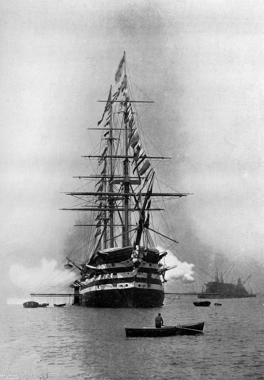 HMS Duke of Wellington avfyrade en kunglig salut som flaggskepp i Portsmouth, Hampshire, 1896. av Symonds and Co