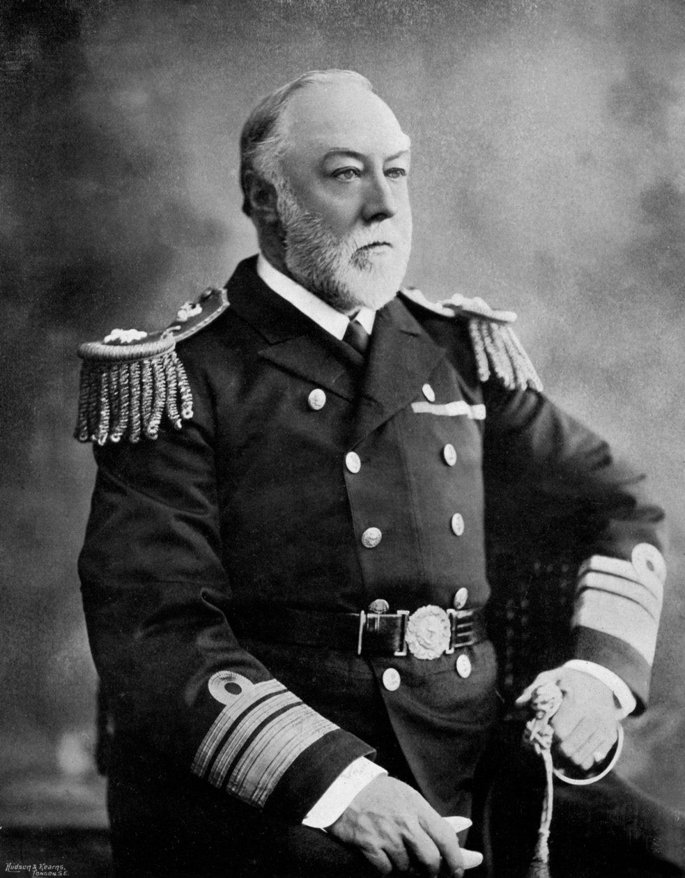 Viceamiral Sir Henry Fairfax, brittisk sjöofficer, 1896. av Symonds and Co