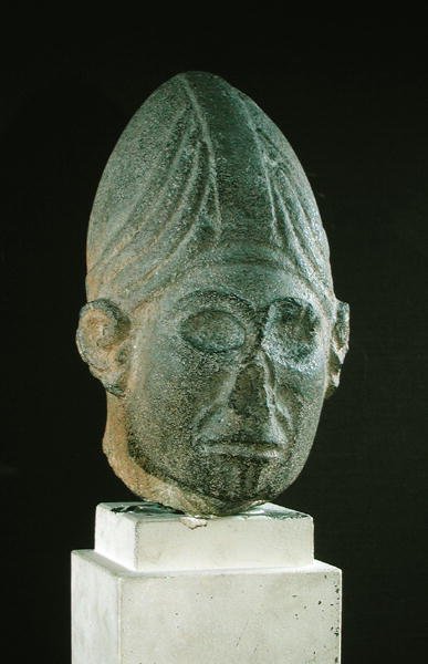 Huvud för en syrisk gud, från Jabbil, norra Syrien, ca 1700-1600 f.Kr. (basalt) (se även 223210) av Syrian Syrian