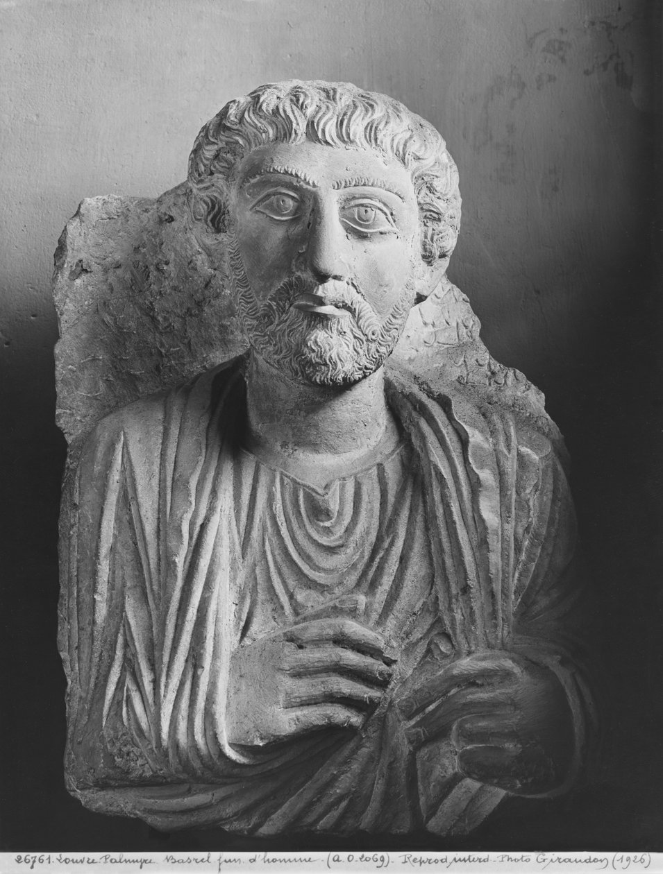 Begravningsrelief av en mansfigur, från Palmyra, Syrien av Syrian School