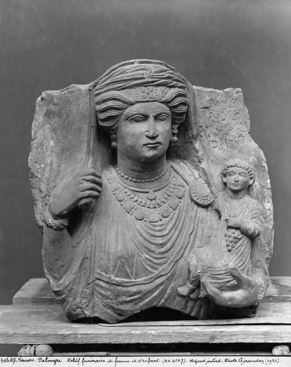 Begravningsrelief av mor och barn, från Palmyra, Syrien av Syrian School
