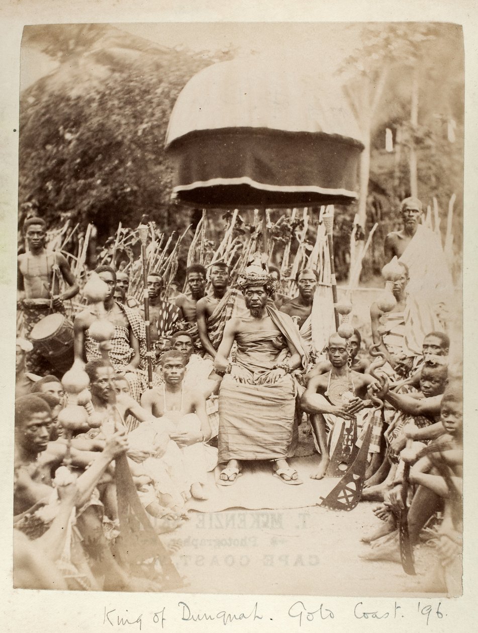 King of Dunquah, Gold Coast, Ghana, 1896 (albumintryck) av T. McKenzie