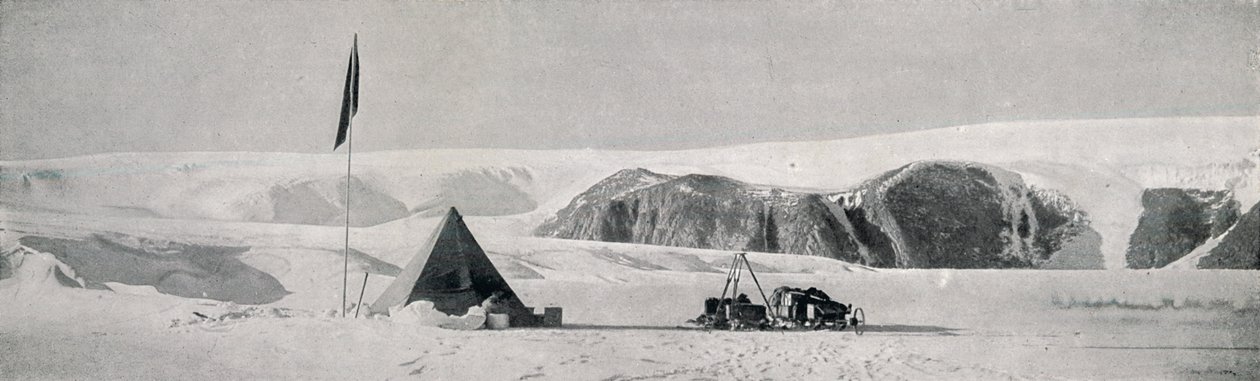 Couloir Cliffs, Granite Harbour, Visar lägret utanför Piemontes tunga, c1911, 1913 av T. Griffith Taylor