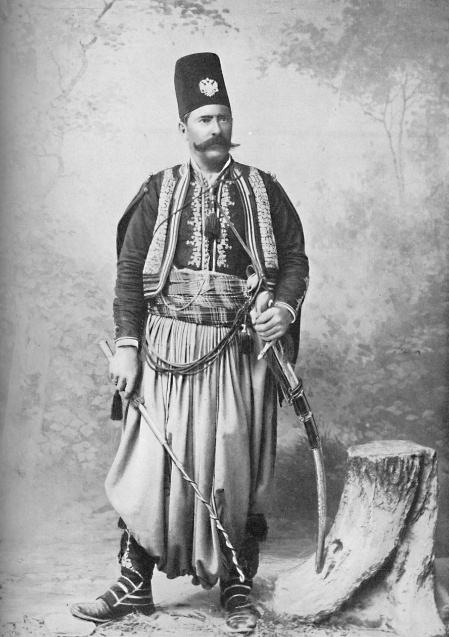 En syrier i full kostym, 1902 av T. R. Dumas and Son