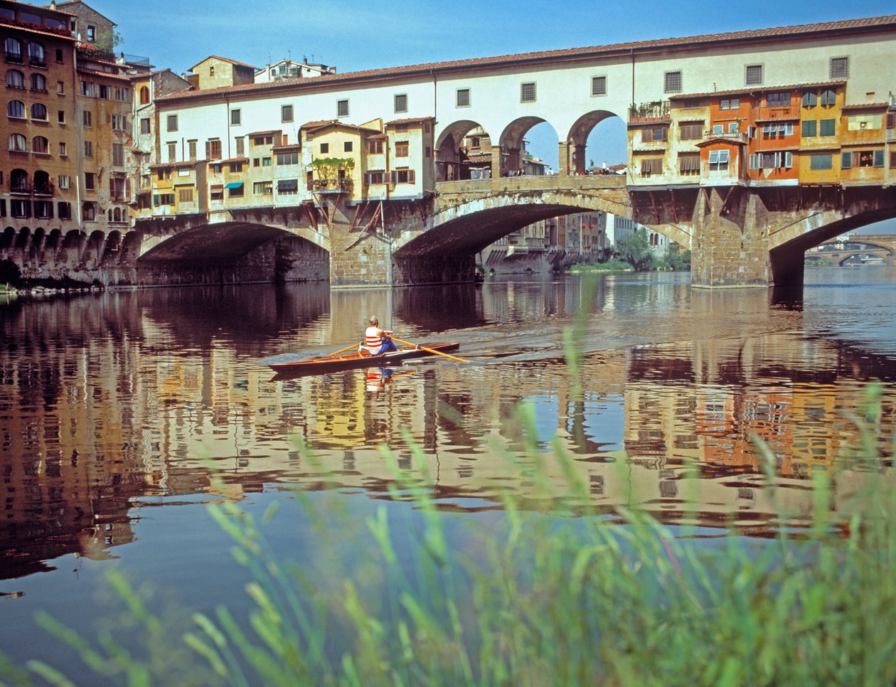 Ponte Vecchio, byggd 1345 av Taddeo Gaddi