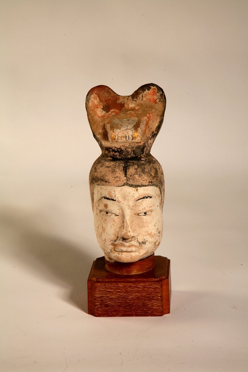 Chef för en civil tjänsteman på en europeisk träställning, från en grav i norra Kina, 618-705 (röd lergods) av Tang Dynasty Chinese School