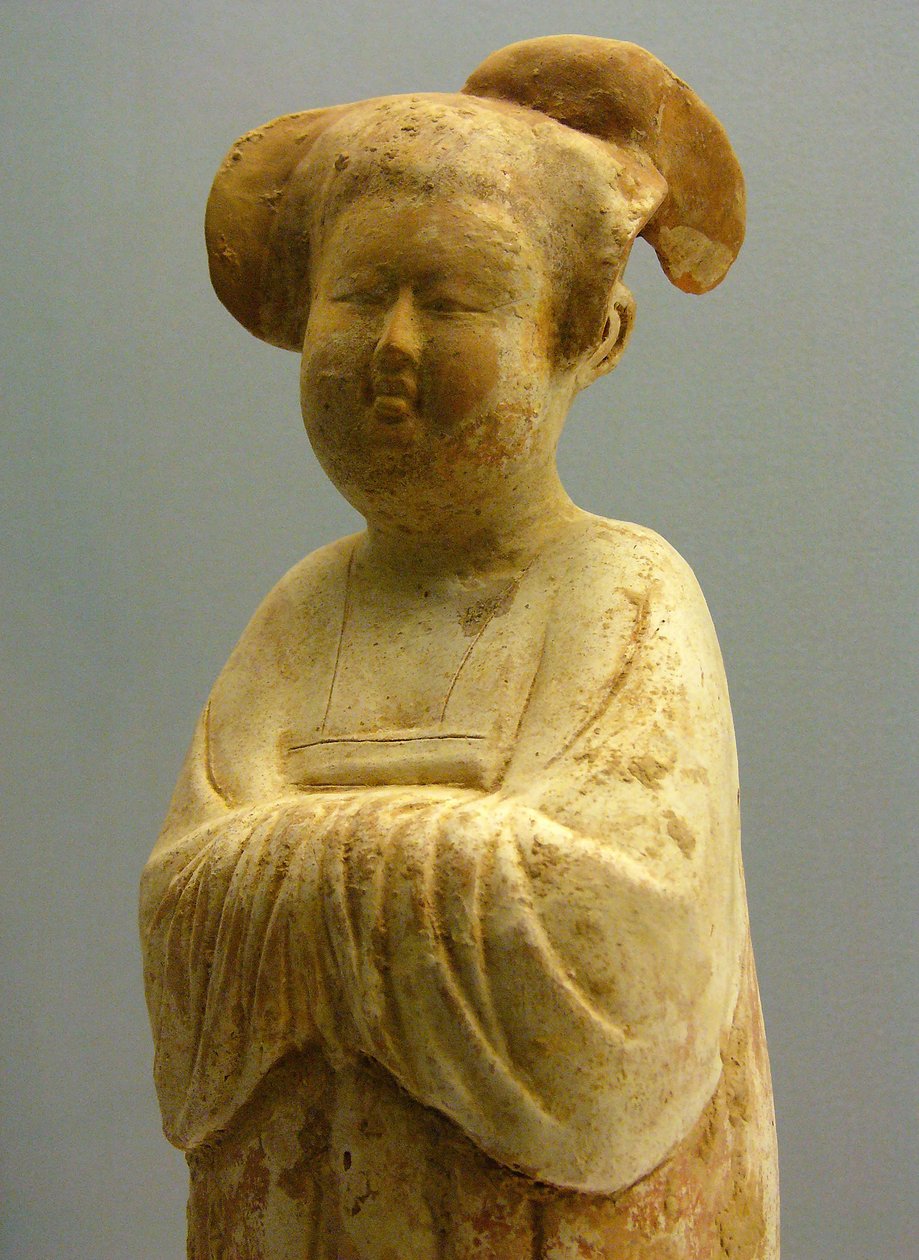 Målad keramik och dorée, kvinnlig figur, Tangdynastin (618-907), Shanghai National Museum. Fotografi, Leonard de Selva, Kina, 2006. av Tang Dynasty Chinese School