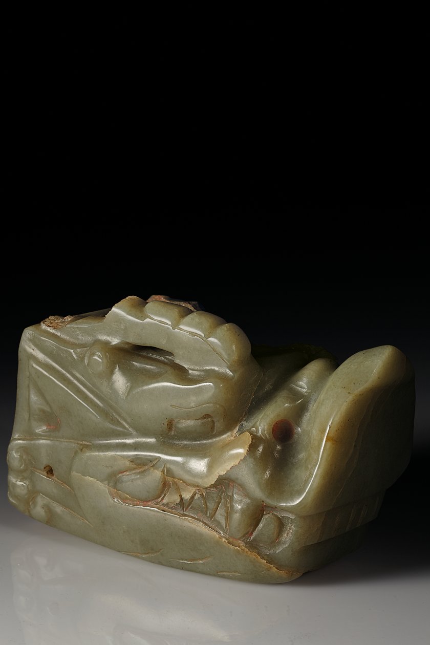 Junkunc Jade Dragon Head (jade) av Tang Dynasty Chinese School