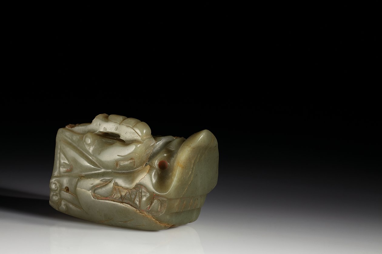 Junkunc Jade Dragon Head (jade) av Tang Dynasty Chinese School