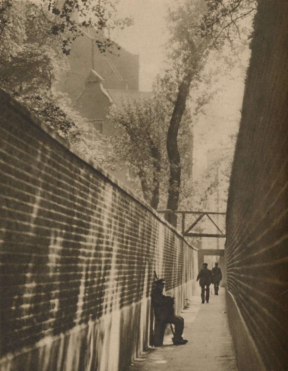 I Lansdowne Passage, Where A Highwayman Once Galopped For His Life, c1935. av Taylor