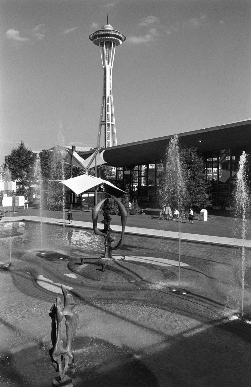 Pool, fontän, skulptur och Space Needle på världsutställningen i Seattle av Ted Spiegel