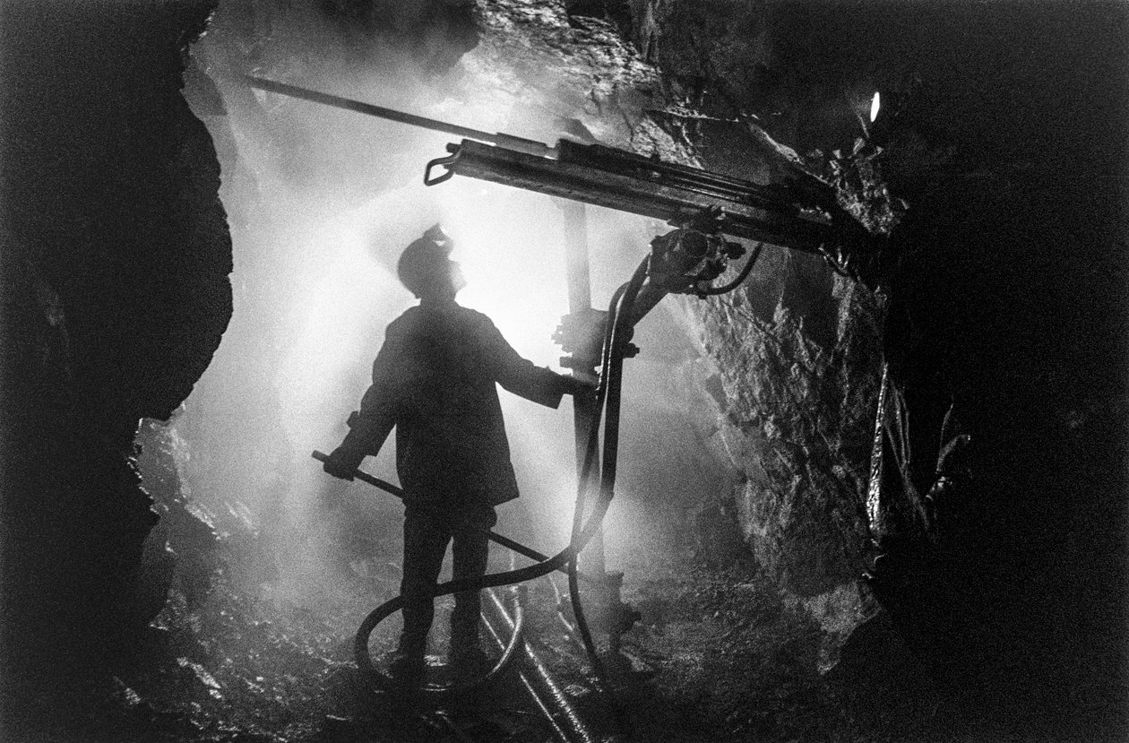 Sewell, Chile grundades 1906 av Braden Copper Company som en företagsstad för att... av Ted Spiegel