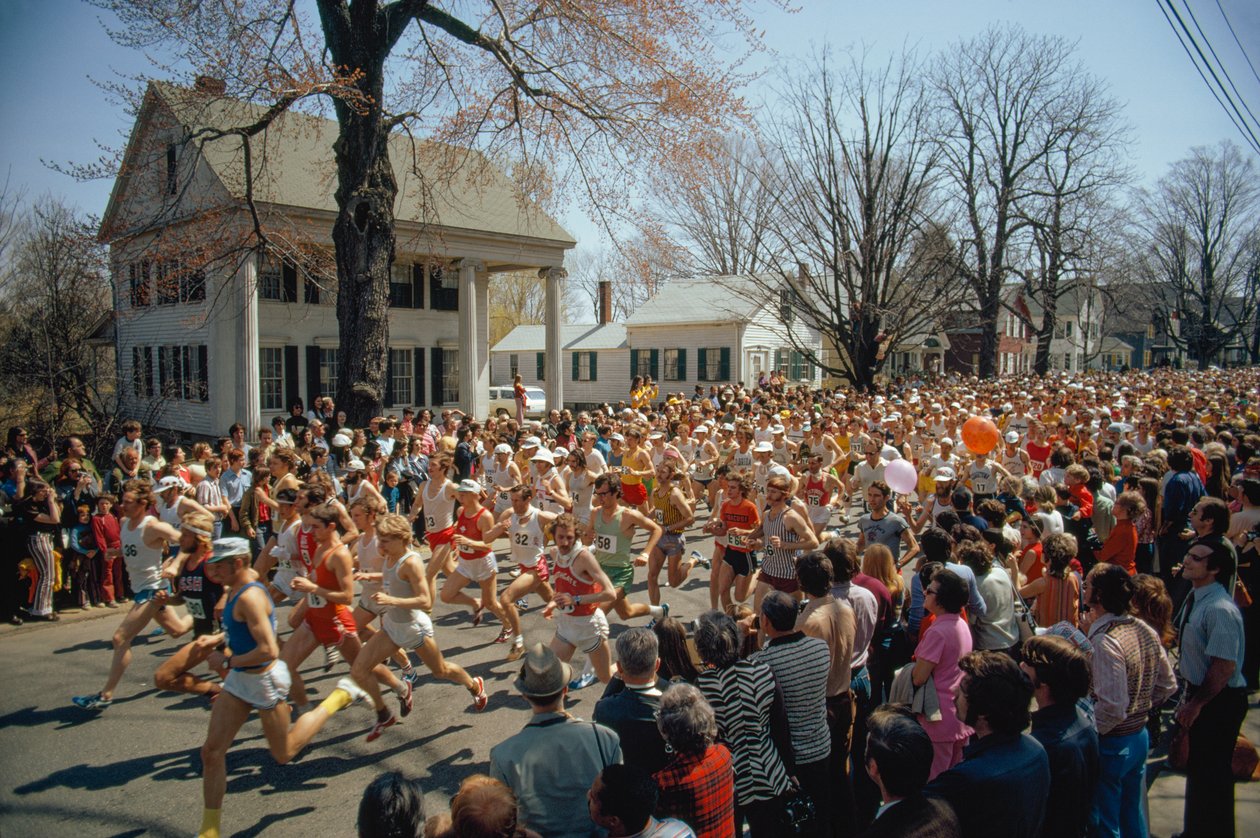 Den 77:e upplagan av Boston Marathon börjar här. av Ted Spiegel