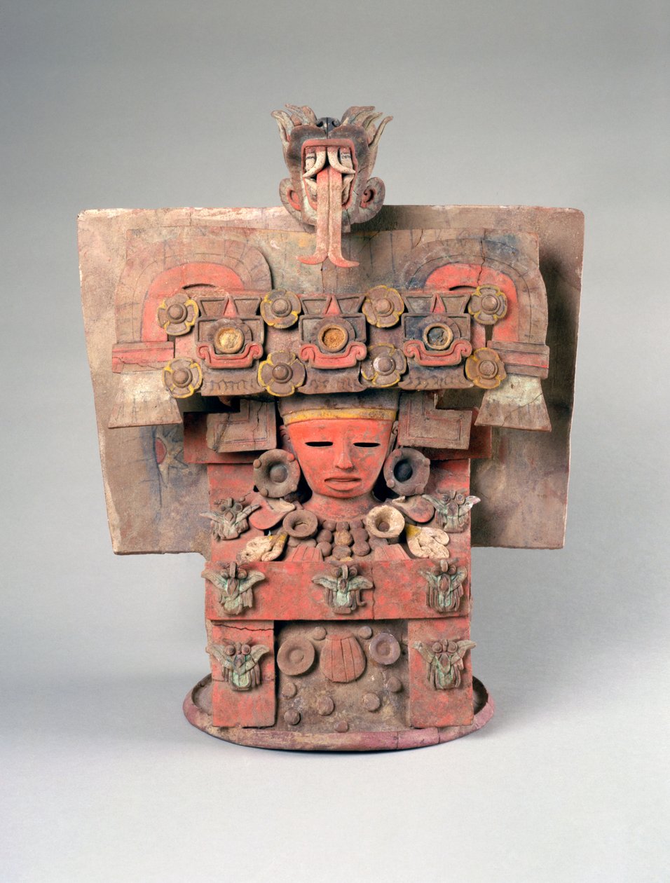 Rökelsebrännare (incensario) Lock, Mexiko, 200-650 (lergods med polykrom slipmålning) av Teotihuacan