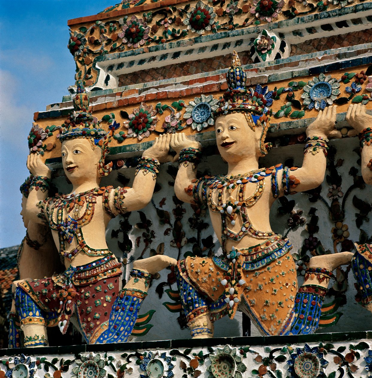 Karyatider av templet Wat Arun av Thai School