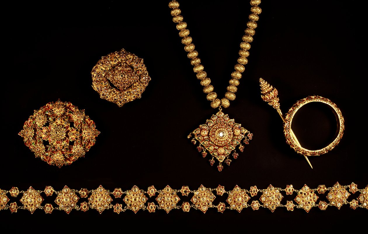Smycken, Ayutthaya-perioden (1350-1767), 1600- till 1700-talet (guld och ädelstenar) av Thai School