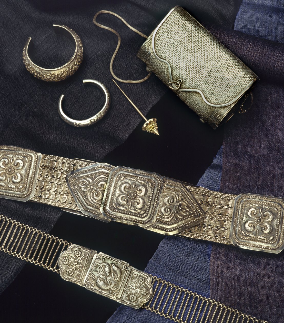 Smycken, handväska och bälten, Thailand (silver) av Thai School