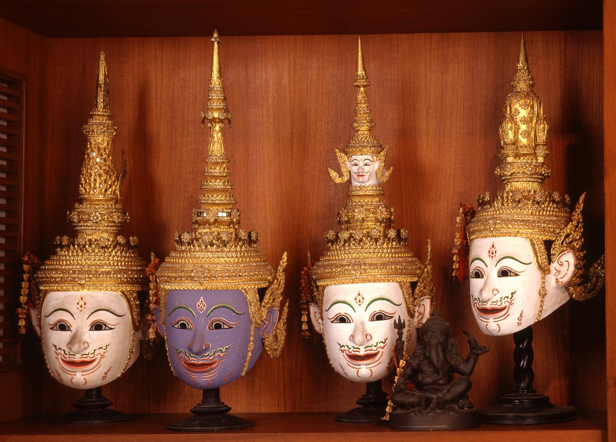 Masker för Khon-teater (keramik och metall) av Thai School