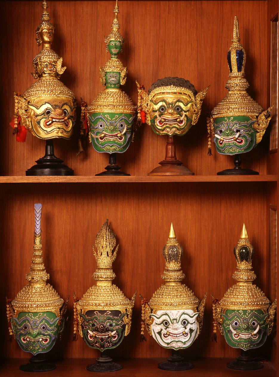 Masker för Khon-teater (keramik och metall) av Thai School
