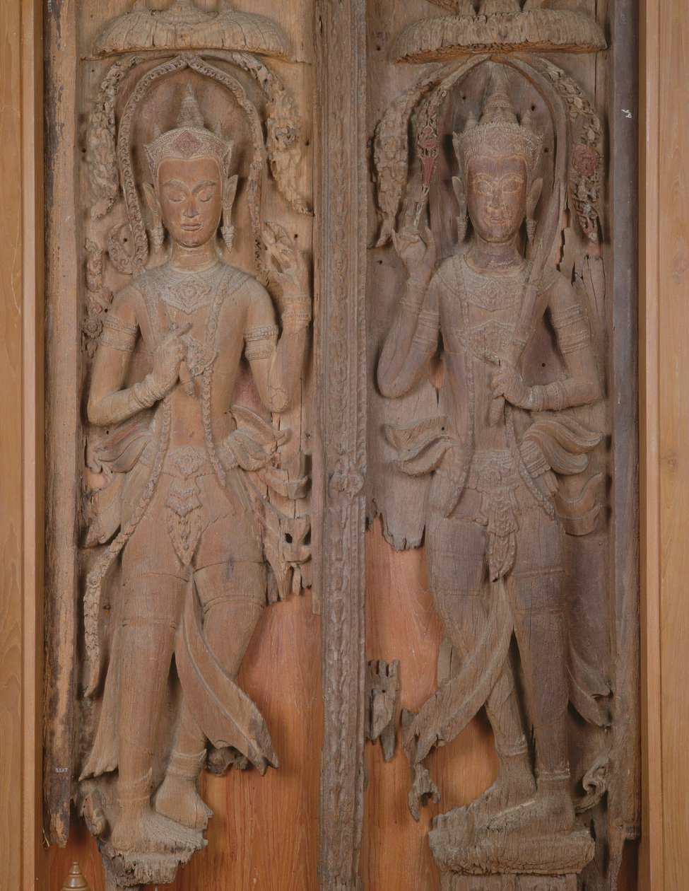 Panel av en grind med två Deva (trä) av Thai School