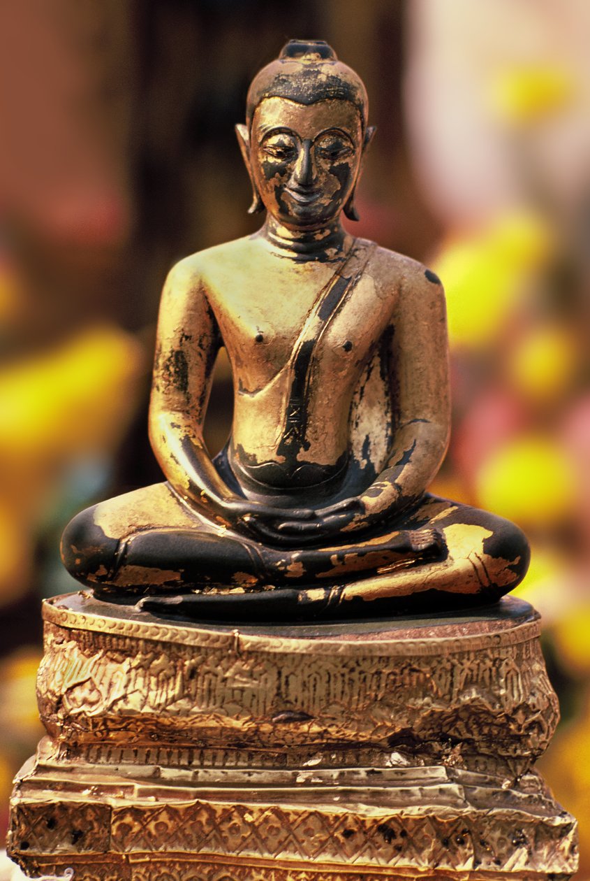 Buddha hette Phra keo Don Tao av Thai School