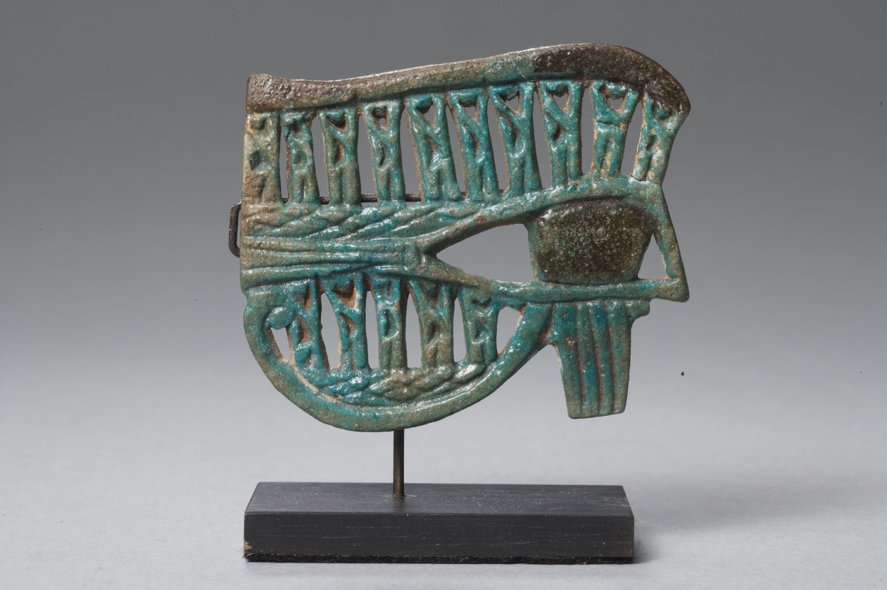 Wedjat ögonamulett med figurer av guden Nehebkau (fajans) av Third Intermediate Period Egyptian