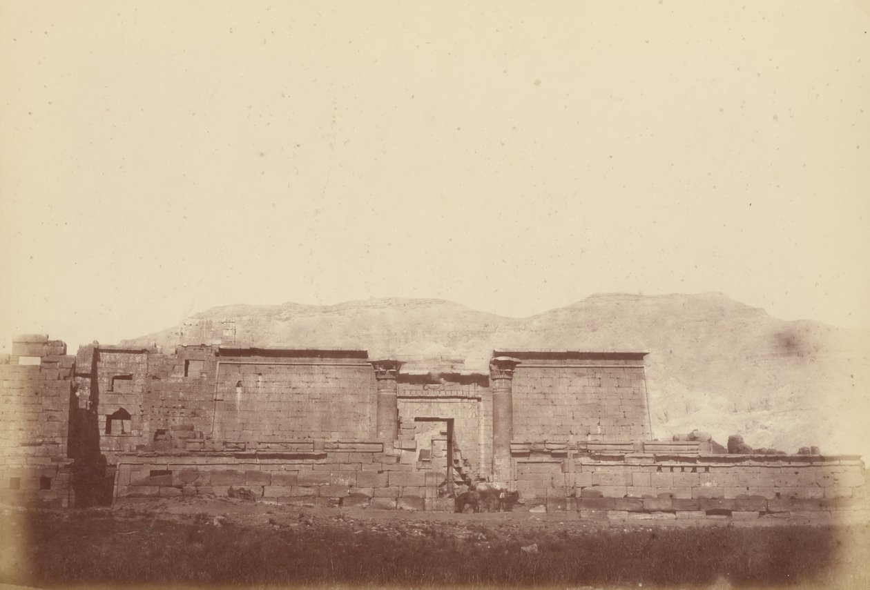 (Utsikt över palatset i Medinet Habu) av Théodule Devéria