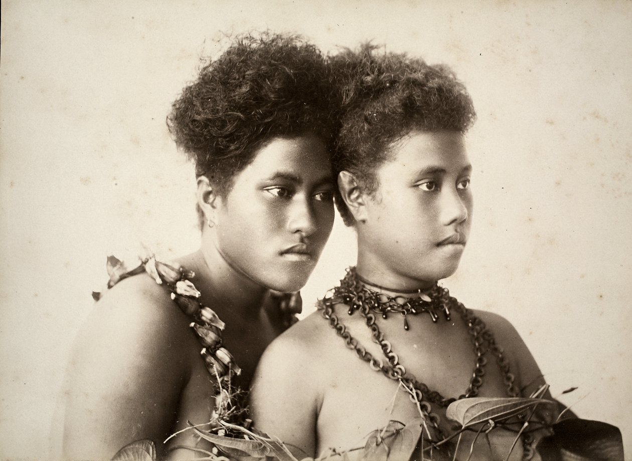 Two Women, Samoa (albumintryck) av Thomas Andrew