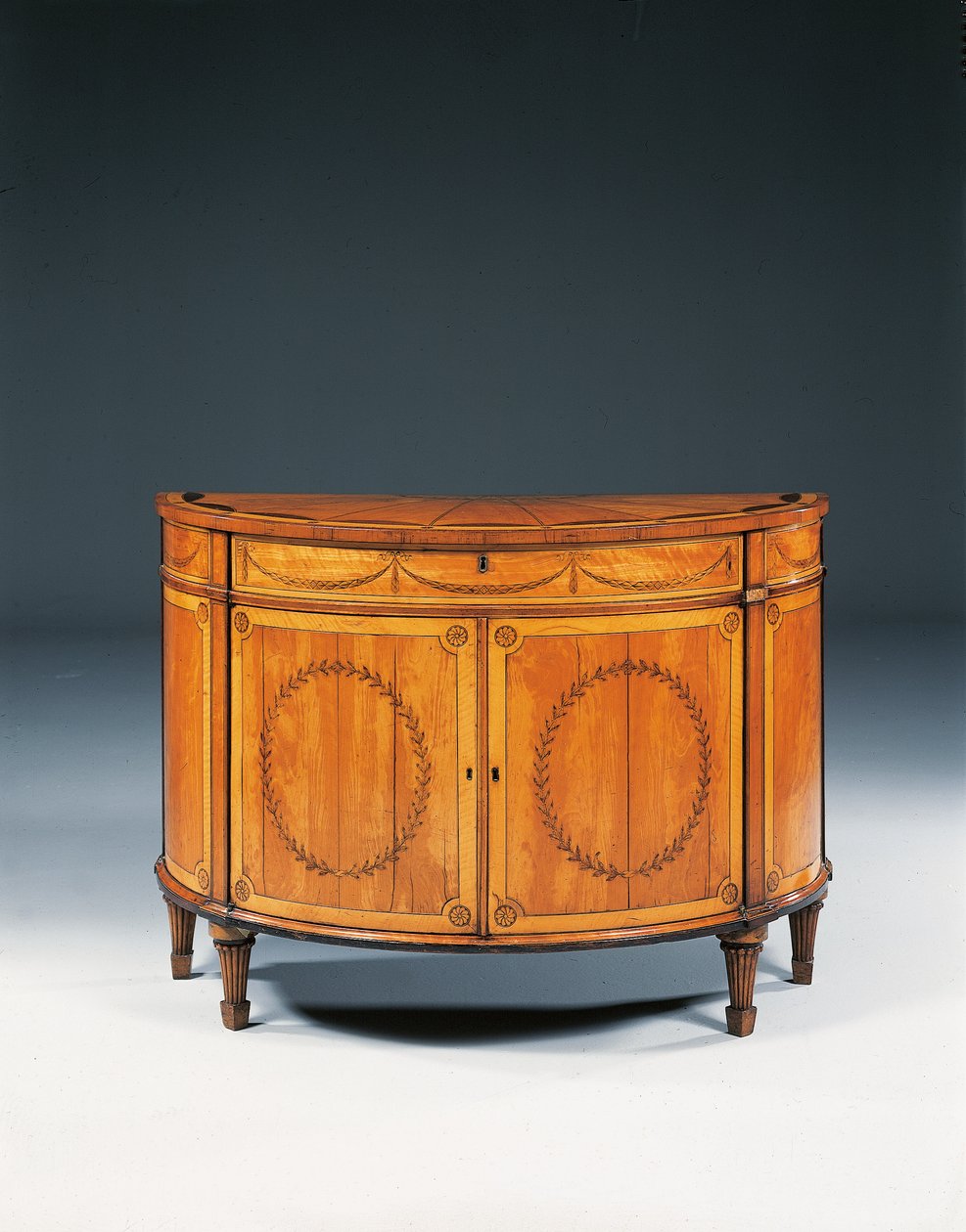 George III intarsia demi-lune commode, ca 1760-79 (satinwood, amaranth & tulpwood) av Thomas (attr.to) Chippendale