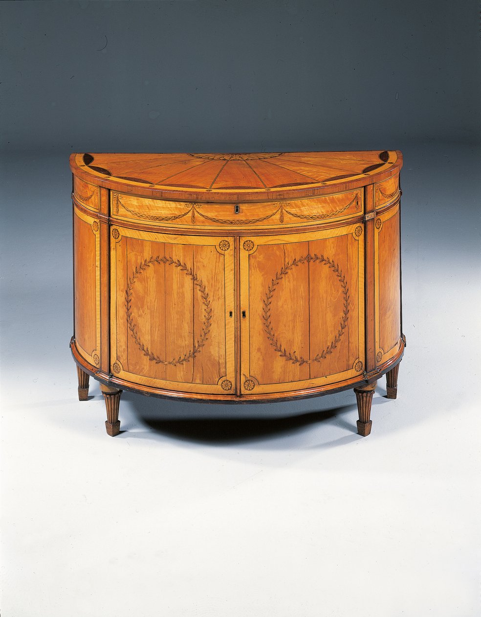 George III intarsia demi-lune commode, ca 1760-79 (satinwood, amaranth & tulpwood) av Thomas (attr.to) Chippendale
