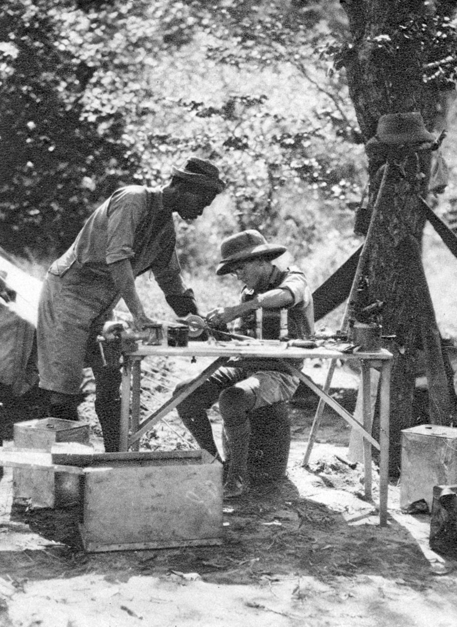 Errol Hinds och Julius Mapata, Livingstone to Broken Hill, Northern Rhodesia, 1925 1927 av Thomas A. Glover