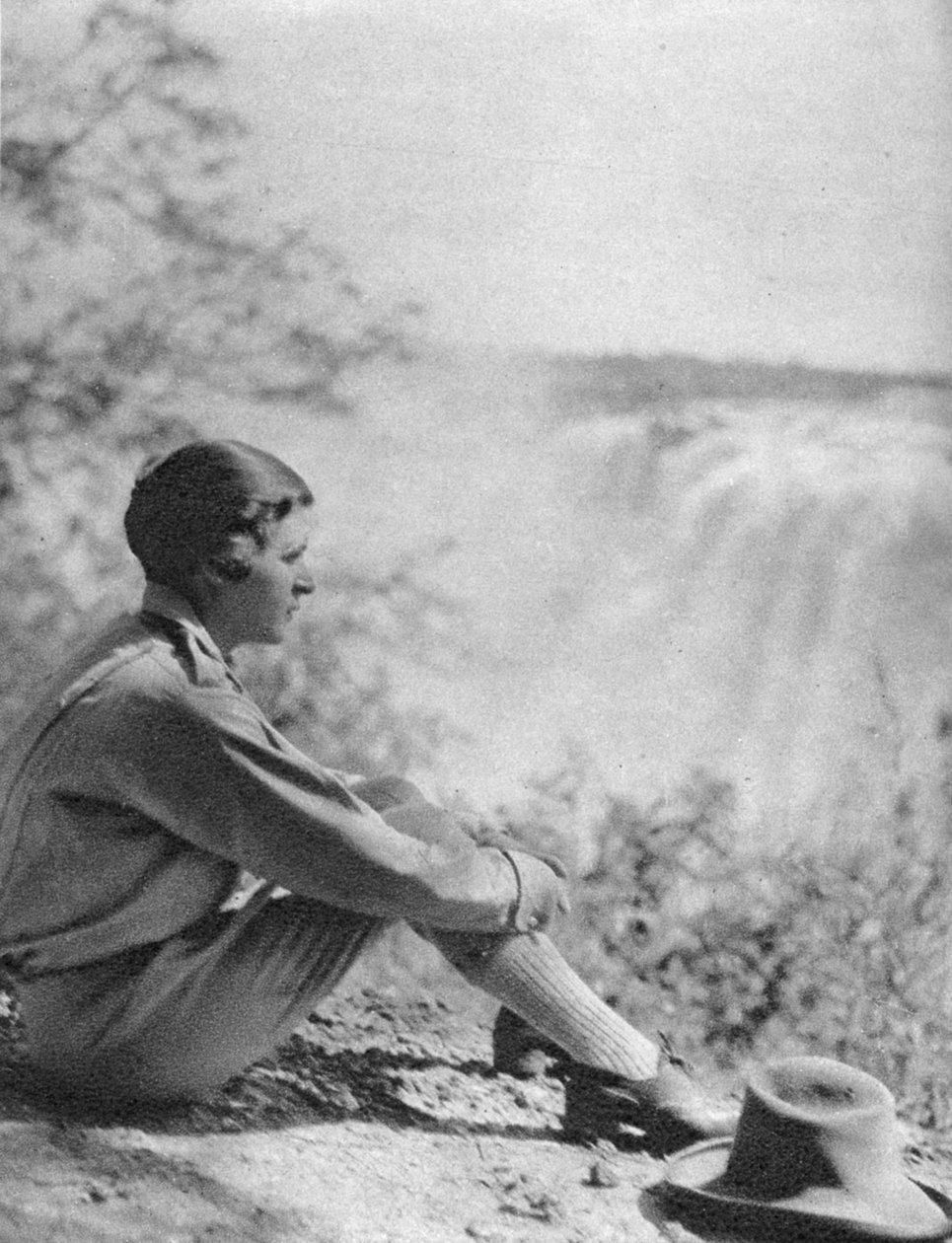 Stella Court Treatt vid Victoriafallen, Livingstone till Broken Hill, Northern Rhodesia, 1925 1927. av Thomas A. Glover