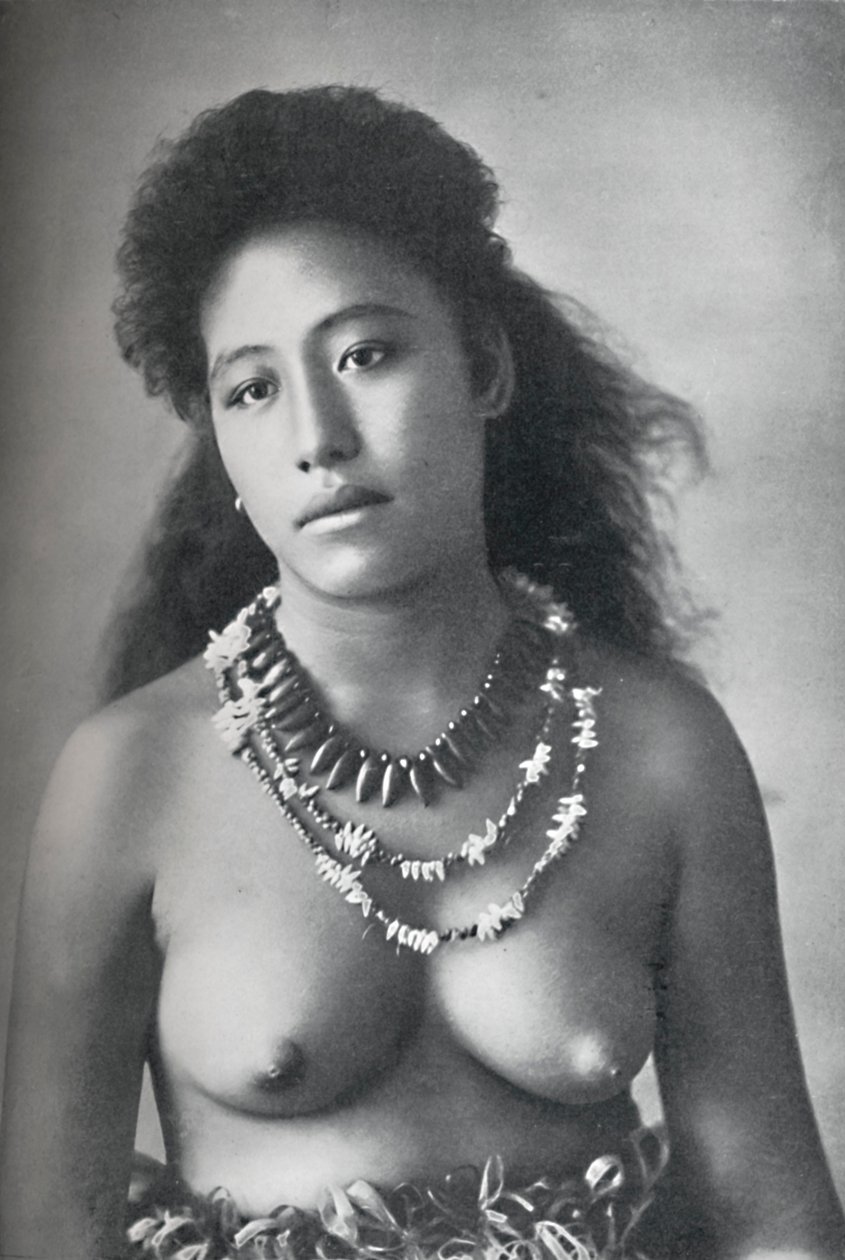 En samoansk belle, bär halsband av tänder och snäckor, 1902 av Thomas Andrew