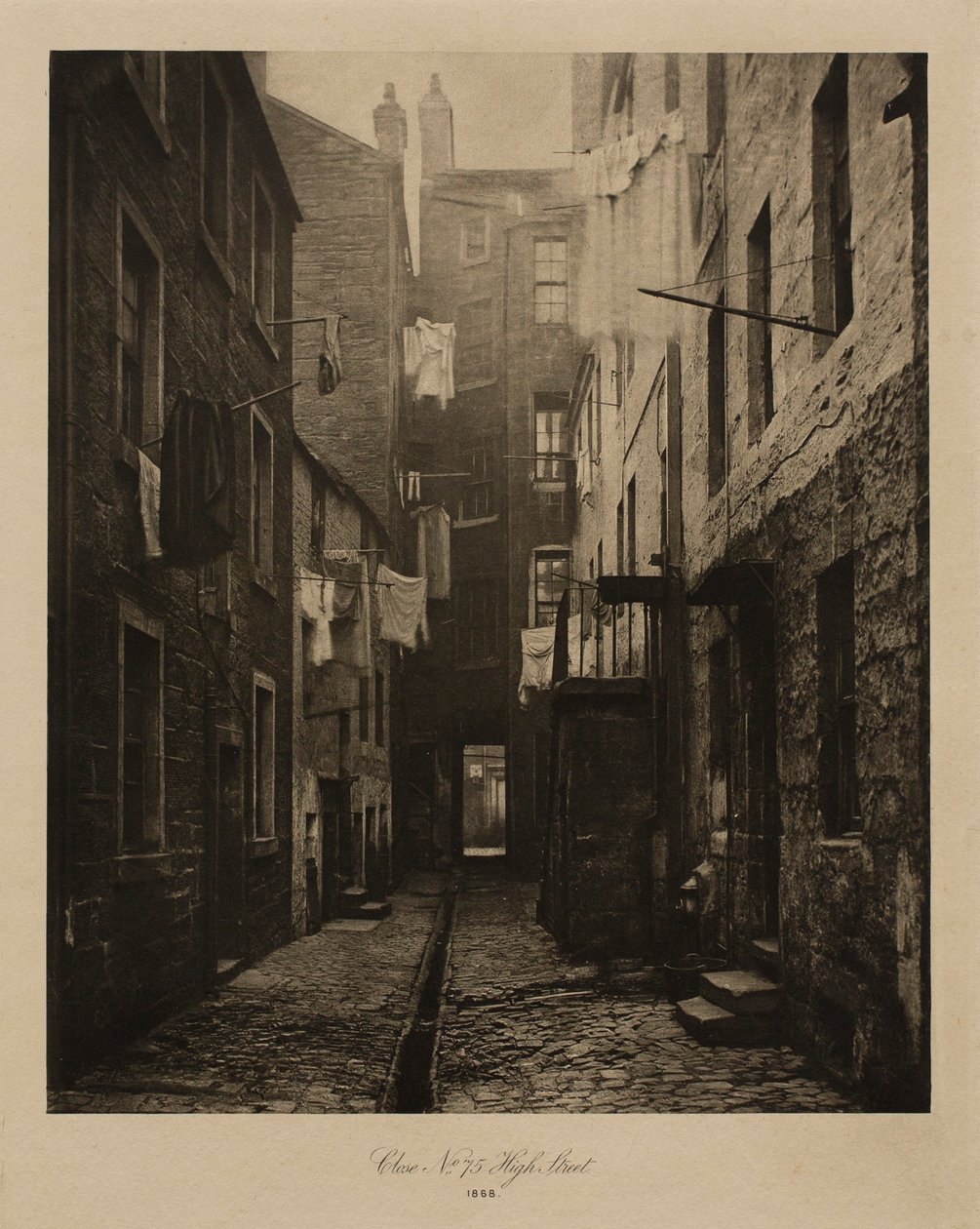 Gård, High Street nr 75 (Glasgow) av Thomas Annan