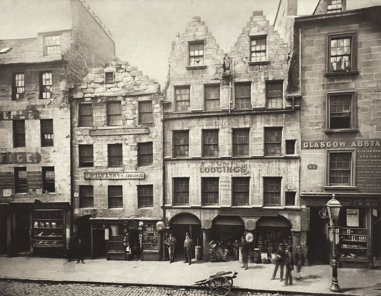 Gamla byggnader på High Street, nr 17-27 (#16) av Thomas Annan