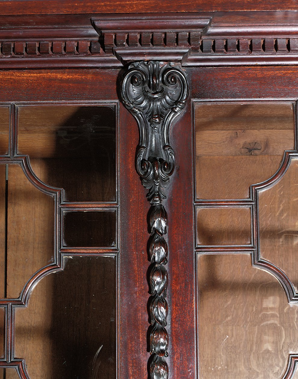 En bokhylla med utgång från George III av Thomas Chippendale