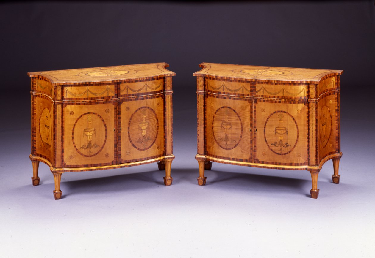 Par George III kommoder (harewood & kingwood) av Thomas Chippendale