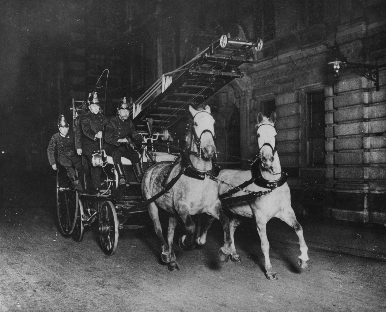 Brandkåren, 2 april 1914 av Thomas E. and Horace Grant Grant