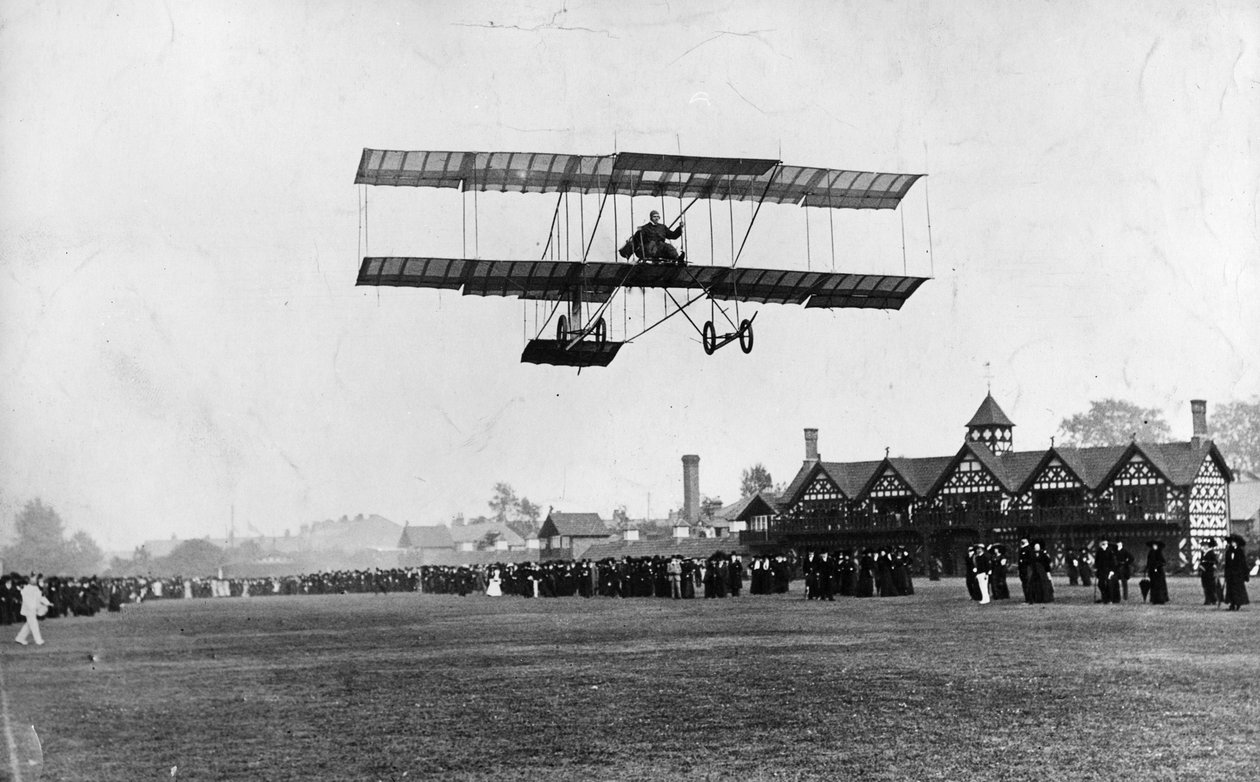 Grahame White flyger sin maskin från Ranelagh Club, samma år som Manchester-flygningen, 1910 av Thomas E. and Horace Grant Grant
