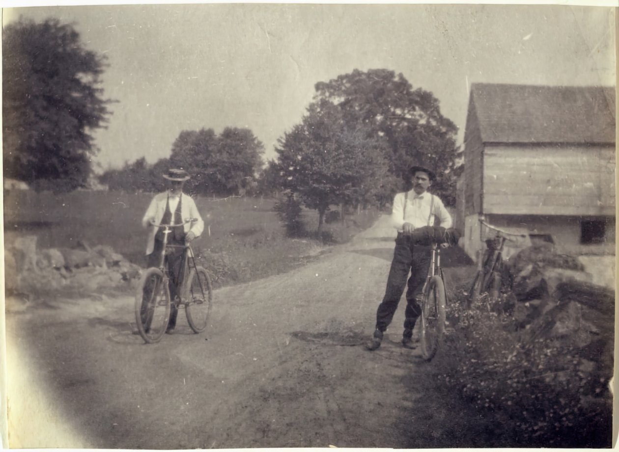 Samuel Murray och Benjamin Eakins på cyklar, ca. 1895-1899. av Thomas Eakins