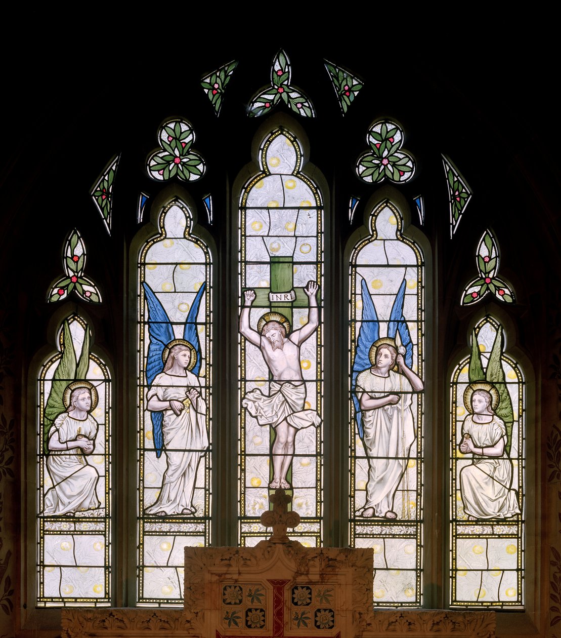 Hornblotton, St Peter, James Powell & Sons, Thomas G Jackson, East Window, Crucifixion & Angels, 1874 av Thomas Graham Jackson