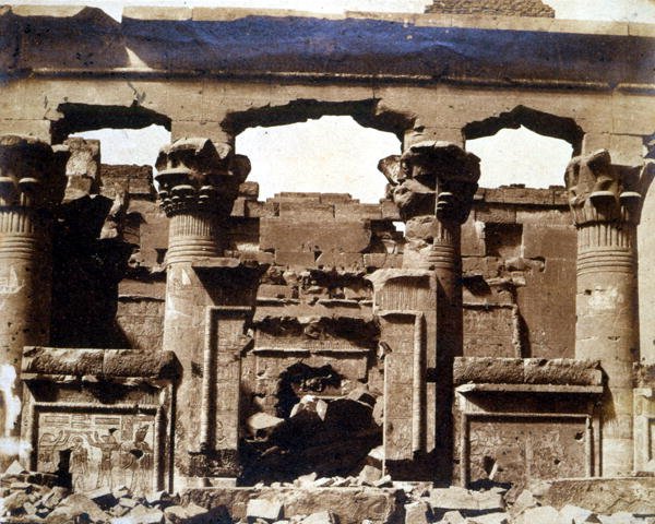 Portico av Kalabsha-templet, från albumet "Ancient Egypt in 1855 and 1856" (alumeniserat salttryck) av Thomas H.G. Fermor