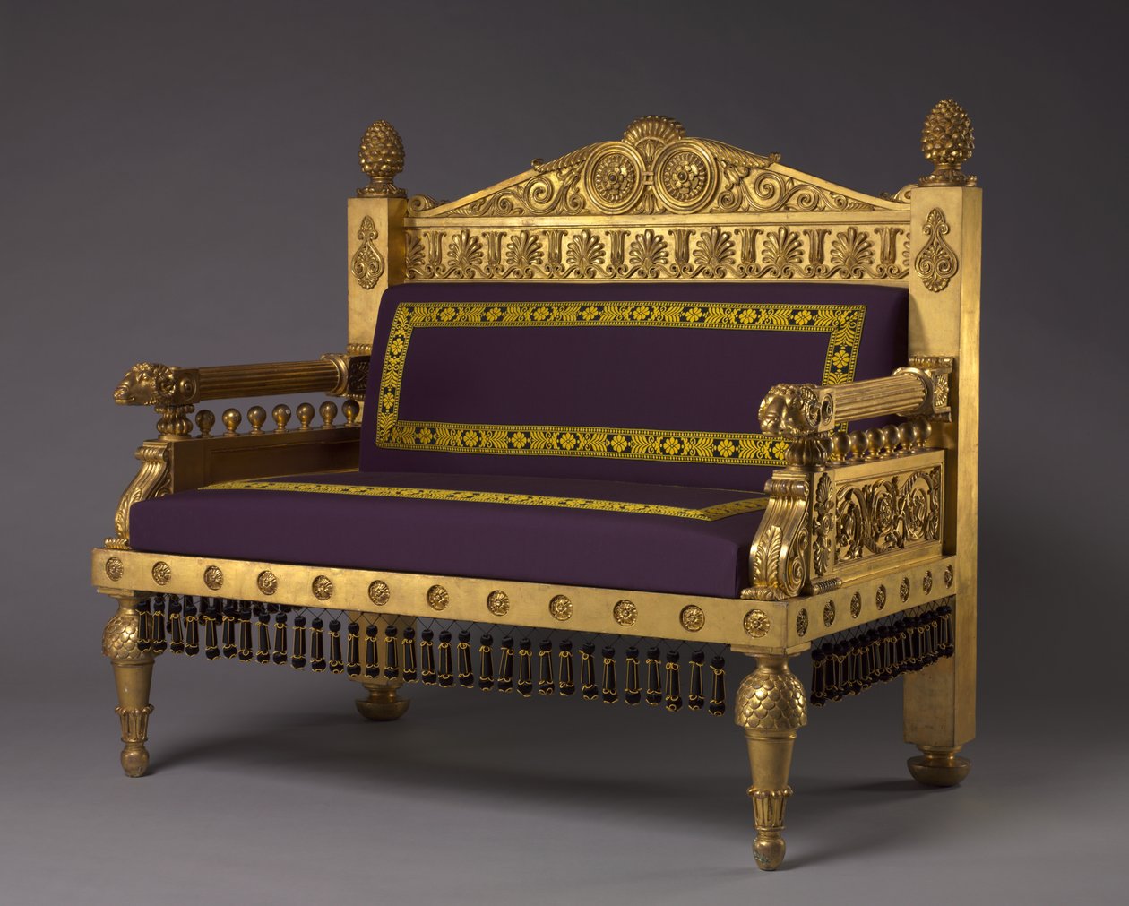 Soffa, tillverkare Unknown Maker, ca 1802-1807 (förgyllt trä, reproduktion av ullklädsel) av Thomas Hope