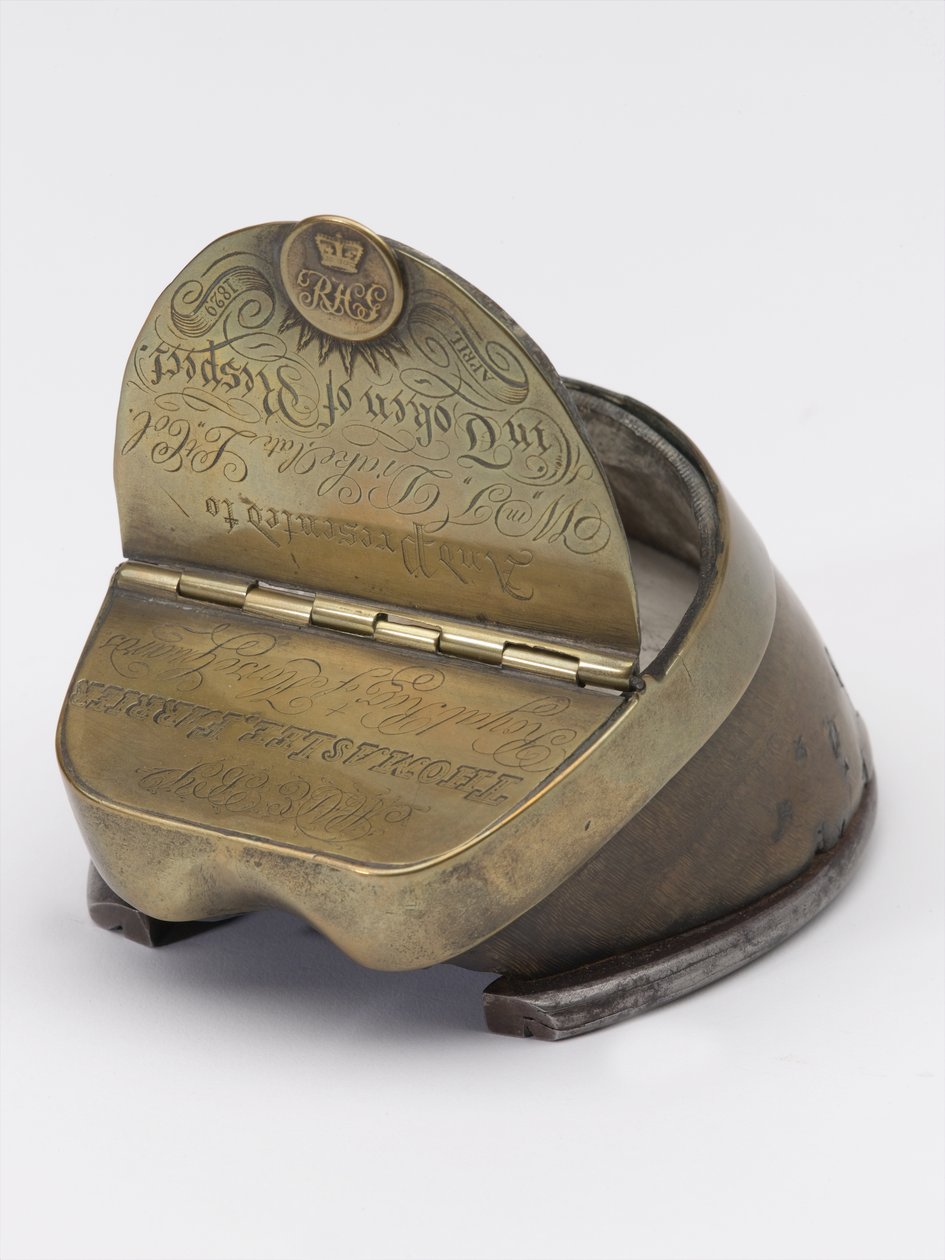 Hästs hov bläckhus tillhörande kapten William Tyrwhitt Drake, Royal Horse Guards, ca 1829 (bläckhus, hästhov) av Thomas Lee