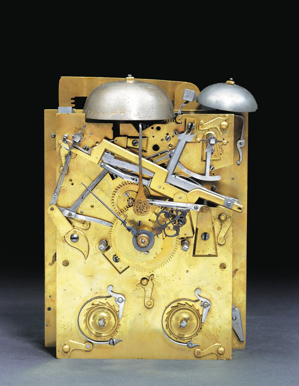 Detalj av en James II-monterad slående fästklocka med pull quarter repeat, nr. 166, ca 1690-95 av Thomas Tompion