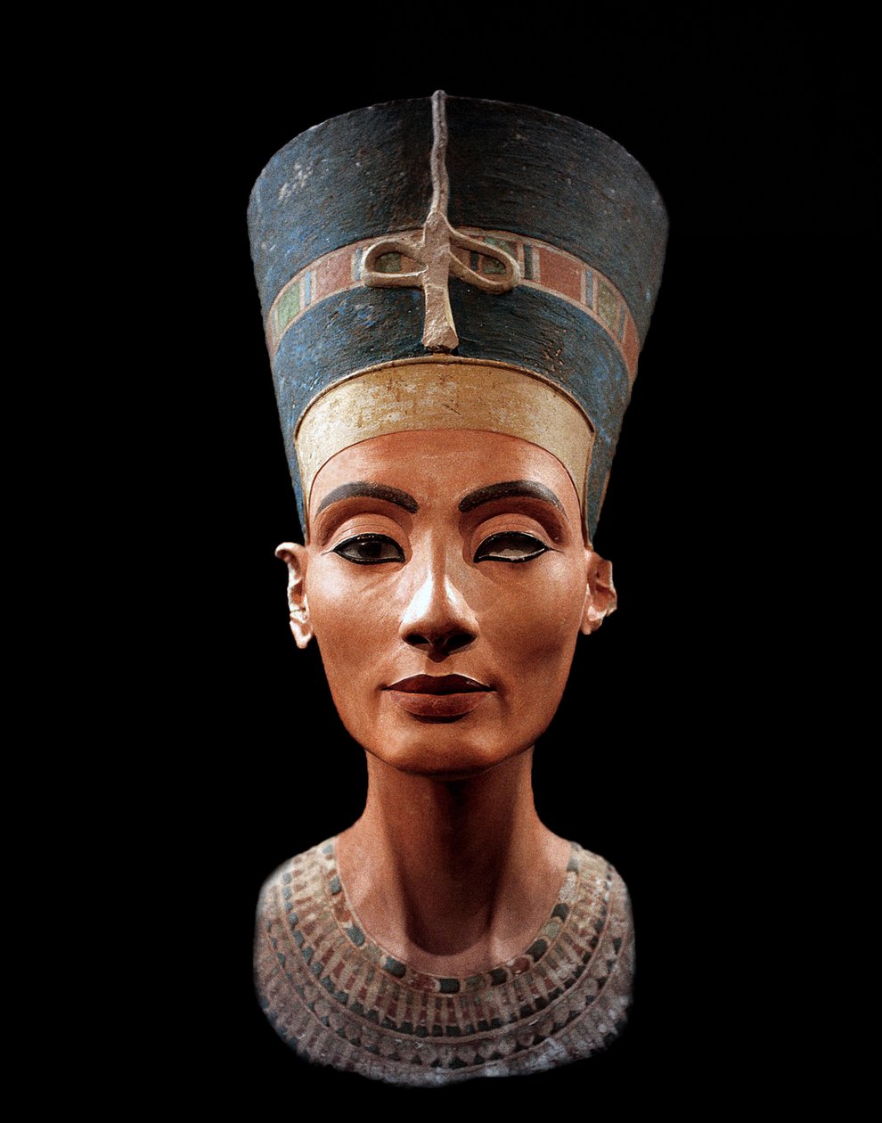 Byst av Nefertiti (c1370-c1330 f.Kr.) Stor kunglig hustru (huvudgemål) till den egyptiske farao Akhenaton. Nefertiti och hennes man var kända för en religiös revolution. De dyrkade bara en gud, Aten, solens skiva. av Thutmose Thutmose
