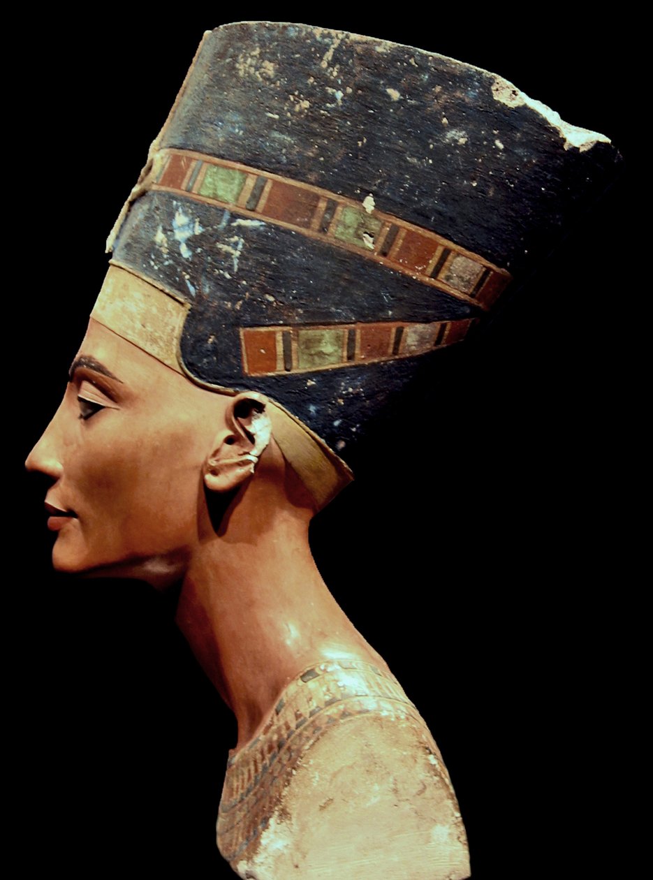 Nefertiti byst_(höger) av Thutmose Thutmose