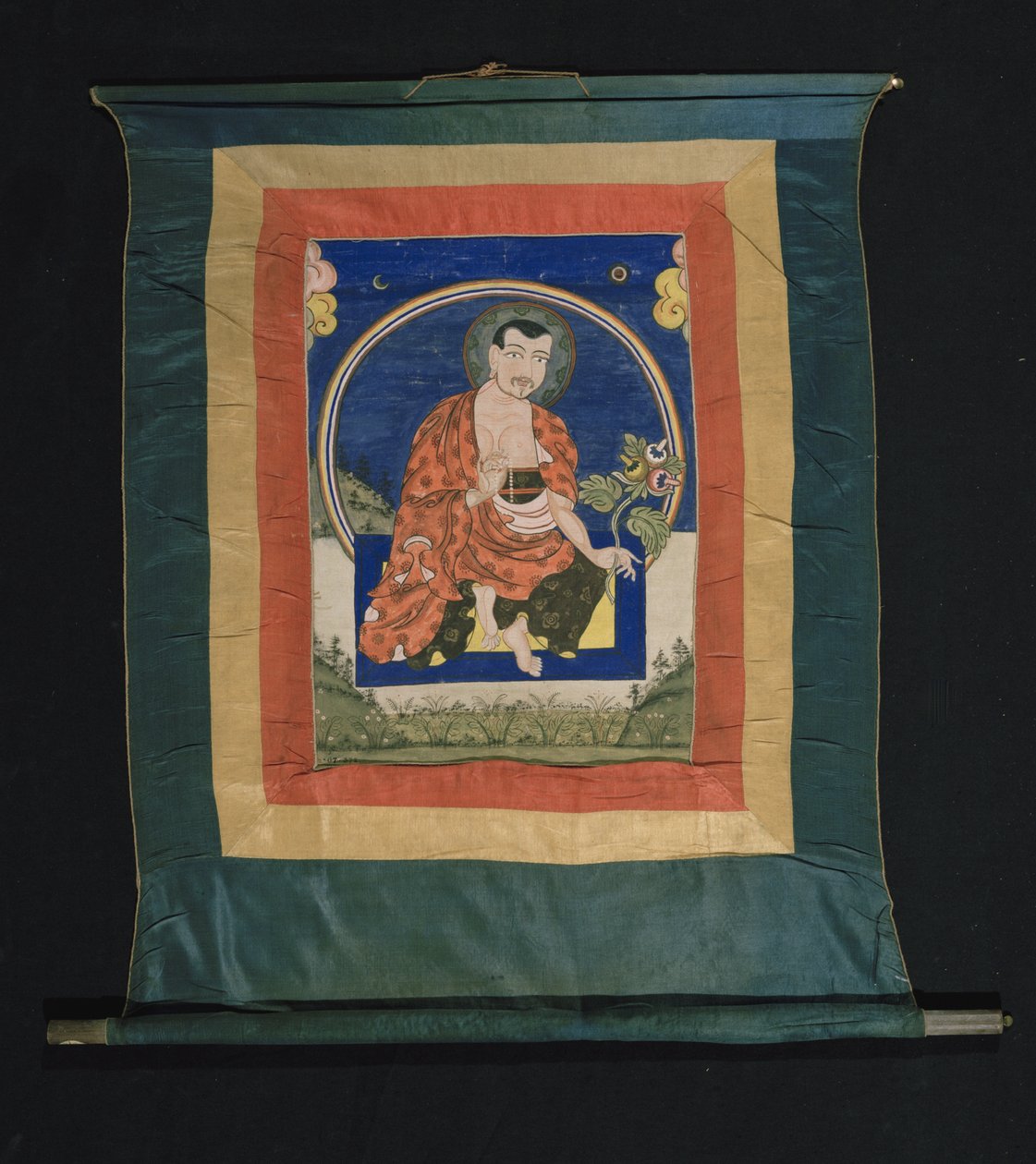 Thangka-målning föreställande Arhat i munkrockar som håller mala-bönepärlor i sin högra hand och stjälken av en växt med löv och tre blommor i sin vänstra hand, 1700-1825 av Tibetan School