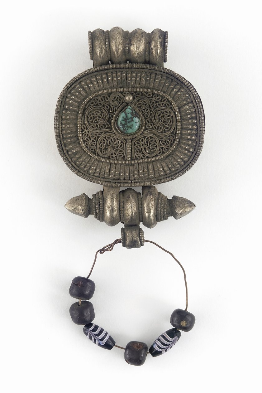 Amulettfodral (Gau) (silver, glaspärlor och turkos) av Tibetan School
