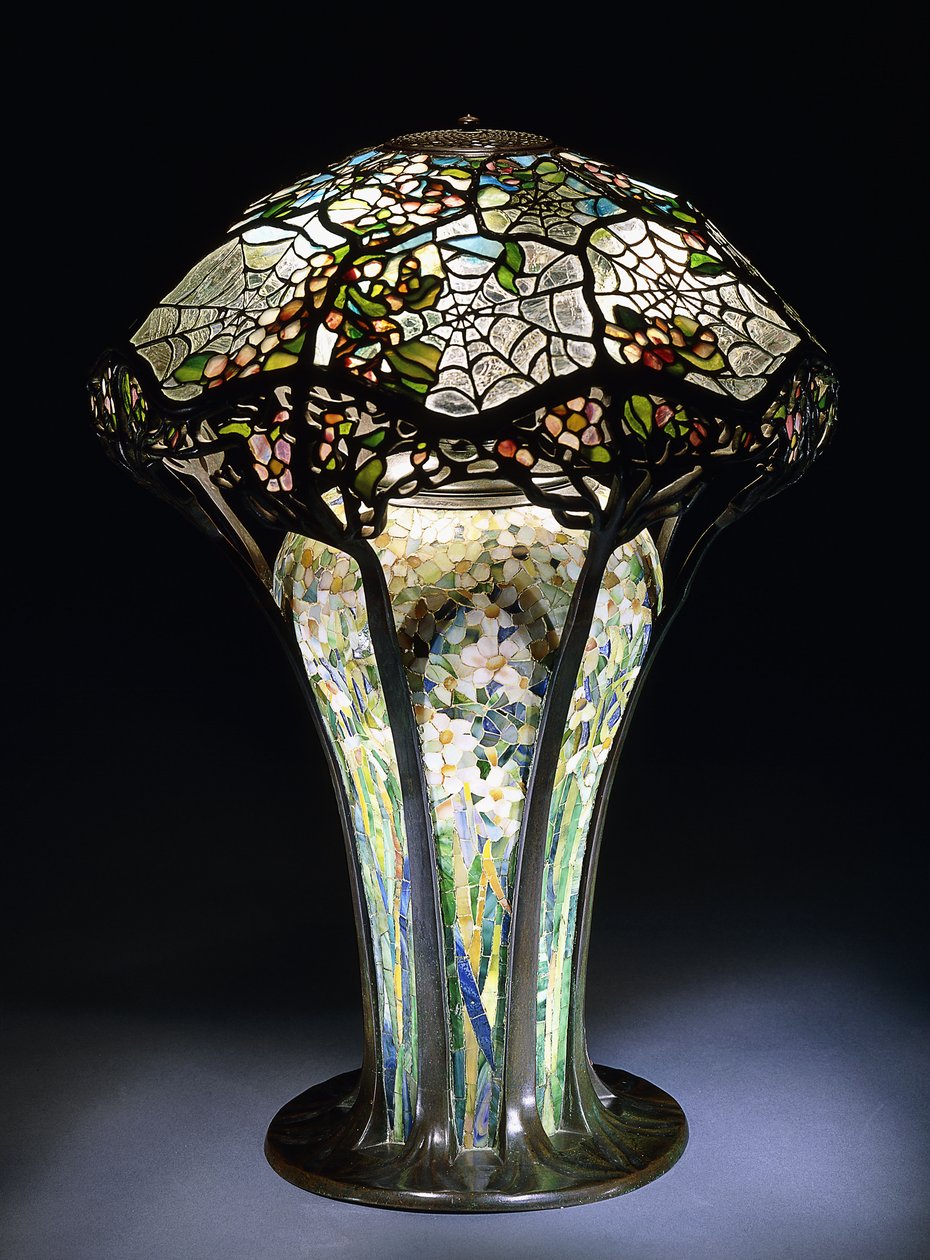 En bordslampa i blyat glas "spinnät" från Tiffany Studios, ca 1906 av Tiffany Studios